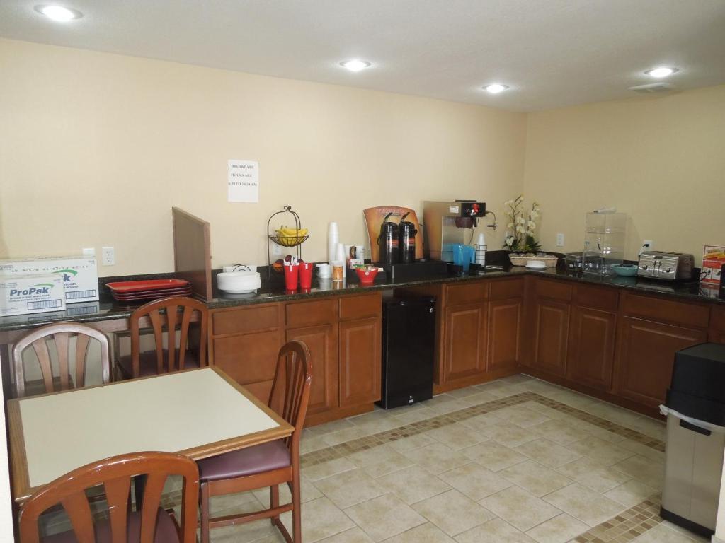 Budget Inn Watkins Glen Extérieur photo